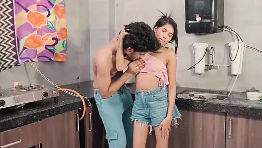 Wife ke jane ke baad Jija ne apni choti sali ko kitchen me hi pata kar kiya sex Cumshot