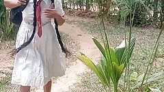 Chica de la escuela de Sri Lanka folla Sri Lanka- colegiala sexy sexo con algunos juguetes, colegiala en video sexy