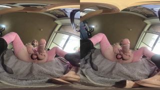 Vr180 mietje training deel 1 (close -up sissygasm)