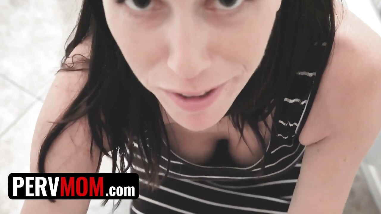 Pervmom - підходить до всіх натуральних мачуха Алана Круз, піклується про постійні ерекції свого пасинка
