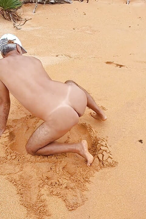 Ladysilva naked on the beach showing off her tanned ass with a sexy mark, I'm full of horniness in my ass come fuck and leave it broken in