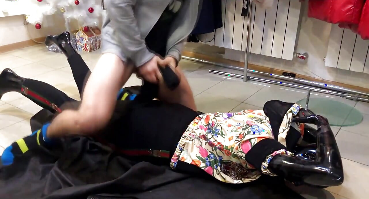 A straight guy with a hot ass fucks a mannequin in a shop! Risky masturbation in a public place