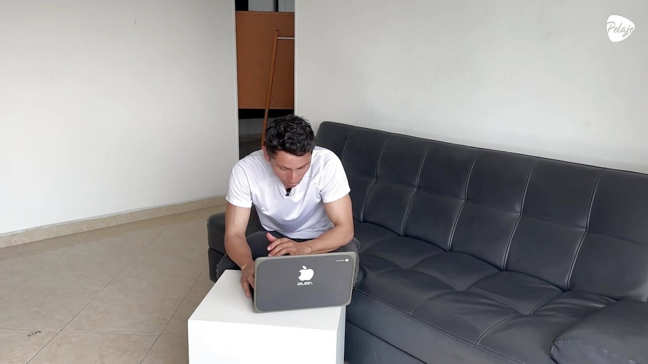 A customer calls me to fix his laptop, I find a lot of gay porn and decide to give him a discount for fucking him.