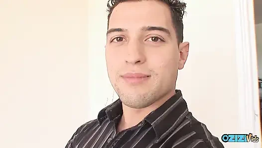 Azgın esmer hatun amını tıraş ettikten sonra yarağa bindi ve bindi