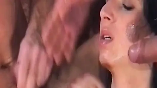 Cewek jerman ini jarang dientot sama dua