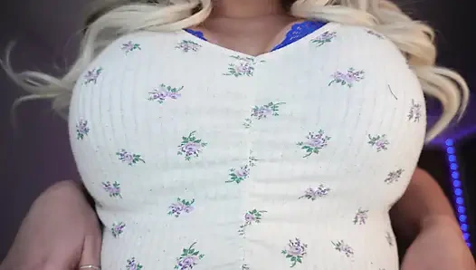 Orta yaşlı seksi kadın meme bağımlılığını büyüledi