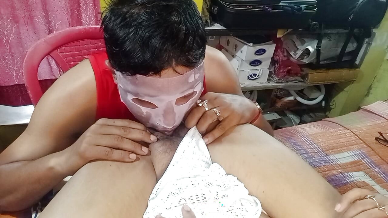 德西妻子蒂娜会见她的丈夫并玩得开心