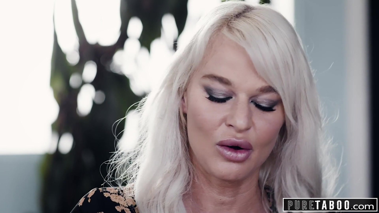 ナターシャ・ナイスは変態カップルにタグ付けさせる