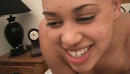 2 schwarze muschis und ein weißer schwanz