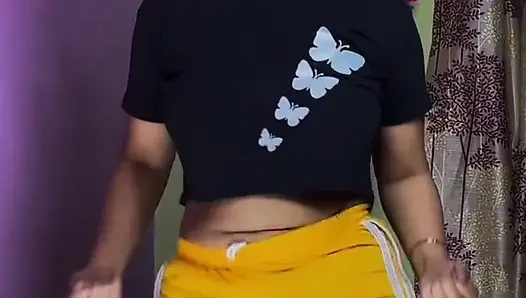 Indian Dehati young bhabhi aaur gav ka ladka aaj bhabhi ke bade bade boobs suma bhabhi bahot khush ho gai - boobs suking video h