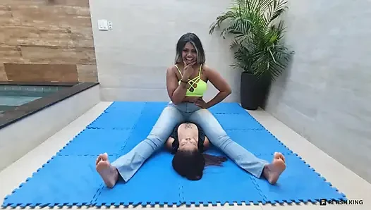 Chest Sitting - Strong Legs and Muscles Lebian Fight Girls