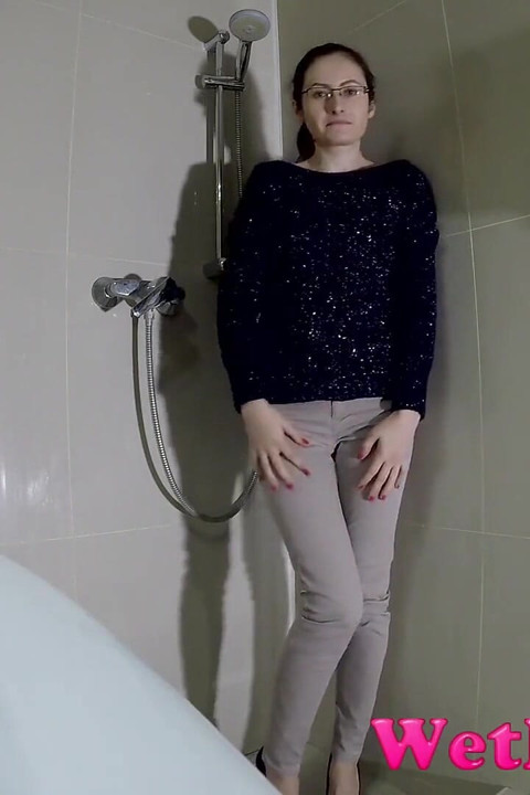 Jeans button stuck, she has to pee in her pants; Wetting her jeans and pouring pee from her shoes.