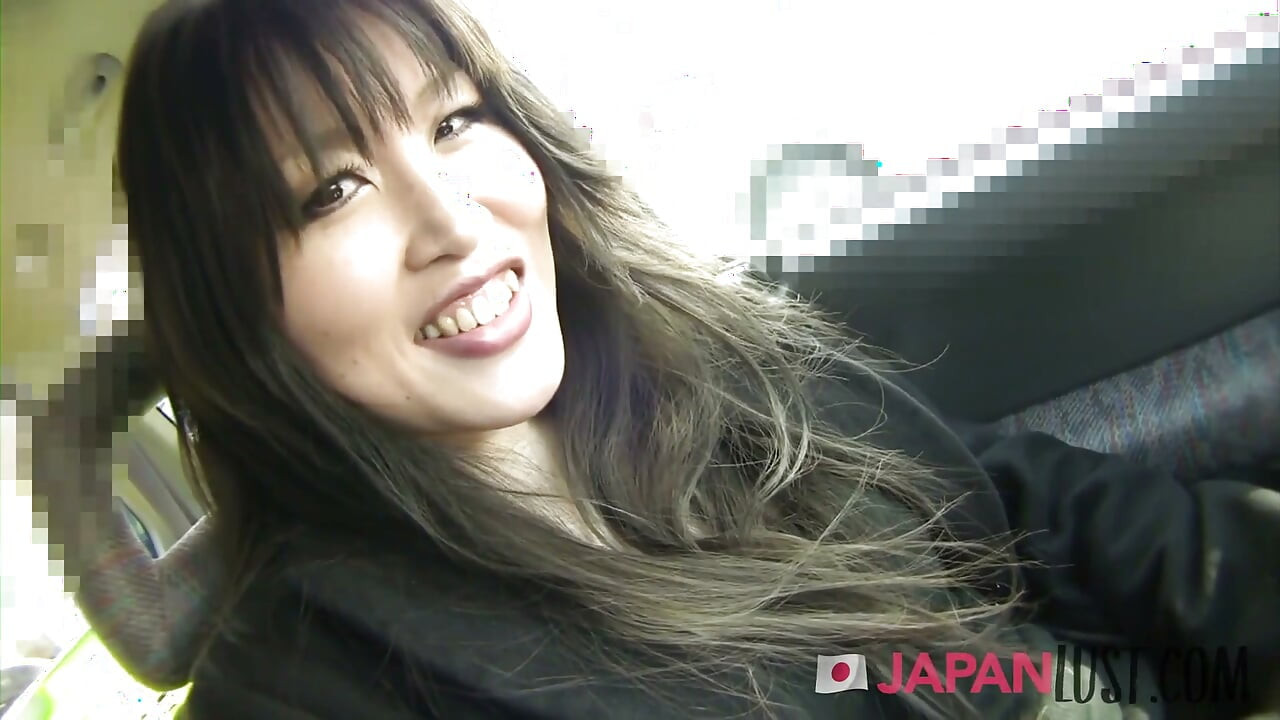 Pequeña japonesa milf consigue preñada en primer plano
