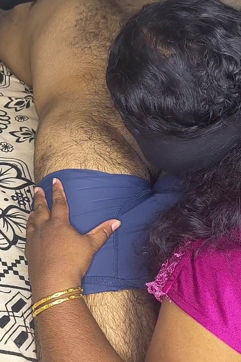 Malayalee House Wife Enjoying with Her Driver