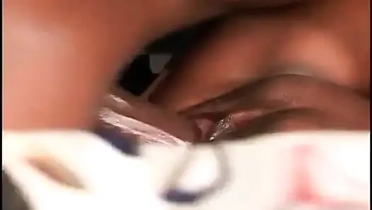 Zenci adam kısa sarışın saçlı zenci amigo kızla sikişiyor