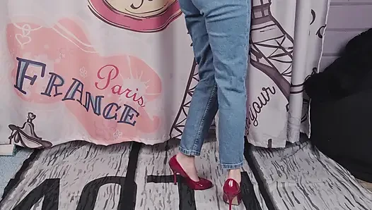 Eva pinkelte in ihre jeans und machte sie nass