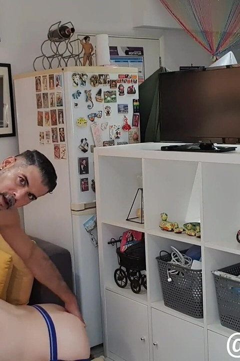 Padrastro y amigo del hijastro