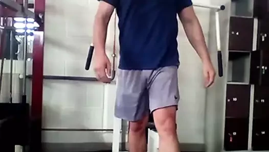 spor salonunda egzersiz