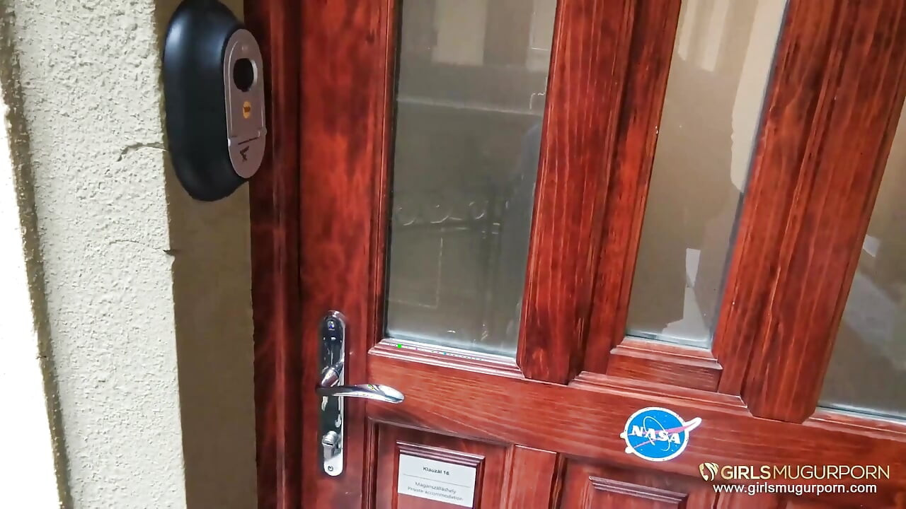 Peituda gata Kinuski em foda quente com Mugur