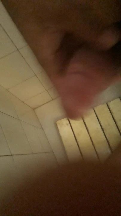 Batendo uma no Banho