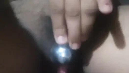 Hintli köylü kadın erkek arkadaşı gassi goody seks videosu için amına mastürbasyon yapıyor