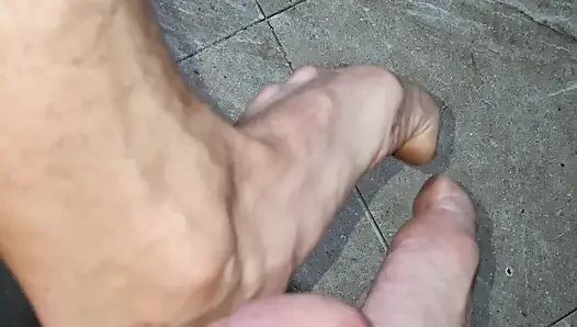 Tabure mutfakta mastürbasyon ayak bileğine boşalma.