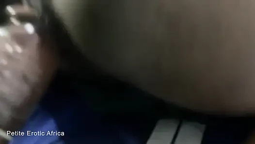 Anal parmaklama ve sıska Afrikalı genç lovet