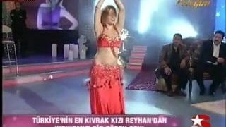 La ragazza turca Reyhan di danza del ventre