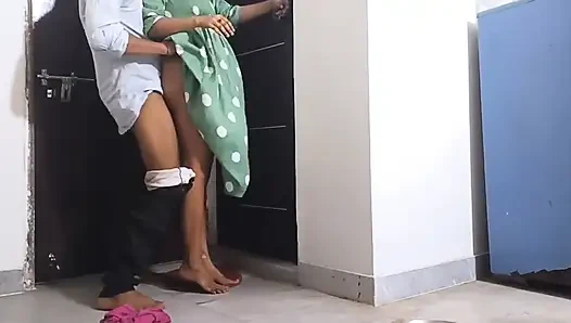 Office Me Ayi Hui Ladki Ne Apni Boss Ke Sath Chut Share Ki