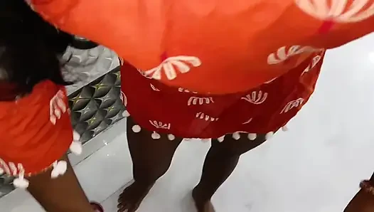 Gerçek Hintli kız Sudipta ayak fetişi elle muamele ve sakso seansı