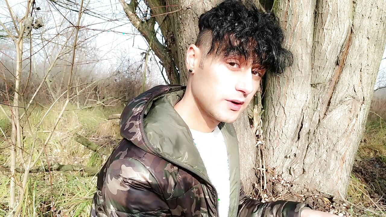 Twink hittade 6 begagnade kondomer av 4 raka vänner - sperma äta sedan sätta i rövad