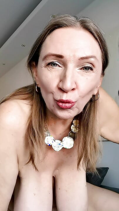 Nenek tante girang menggodamu dengan toket besar dan dientot dengan berbagai posisi pov