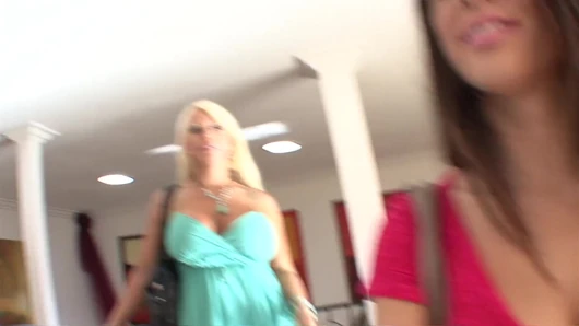 Hot bitches enjoying wet muff licking