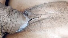 Indiancă desi Bhabhi cu ejaculare înăuntru și spermă pe pizdă, partea 2