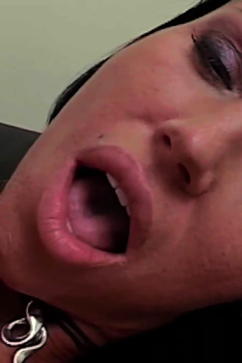 Piercing pičke i kurac u guzici za Valentine Demy