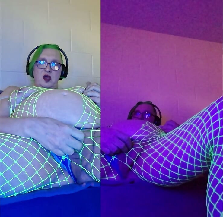 Double Mint Cum - a Green Goddess hologram
