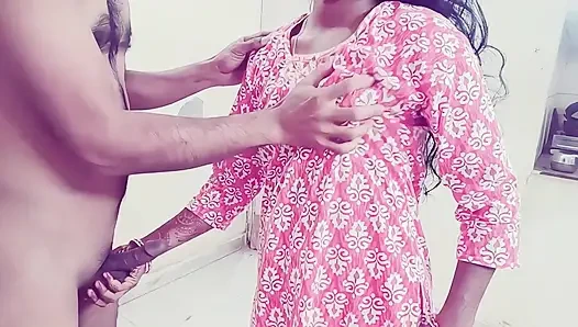 Seans 02 Hintli karı koca yatak odasında domaltarak seks yapıyor