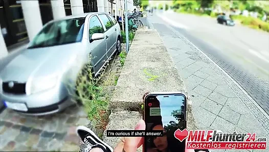 Mia si pemburu seksi nyepong kontol dan crot di mulutnya yang serakah!