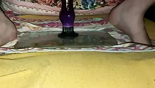 Aç deliğimi dildoyla sikiyorum