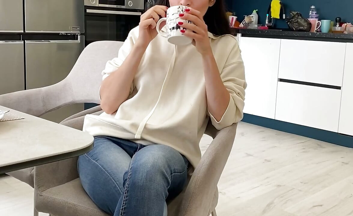 Householding, Jeans Tease, Masturbation with Toy, Squirt, Dirty Jeans