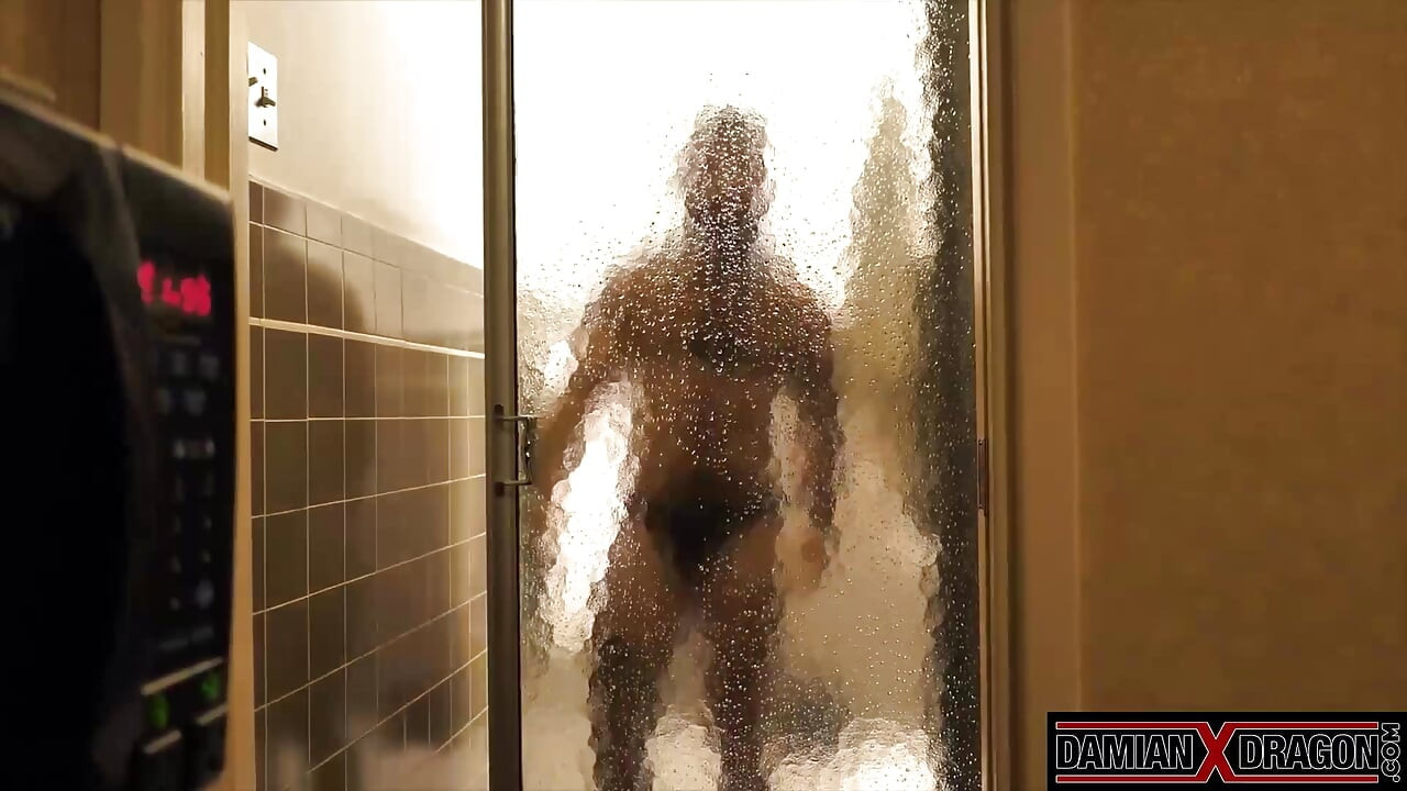 Memek mirko kavocs didominasi sama dua kontol besar pria yang lagi sange berat