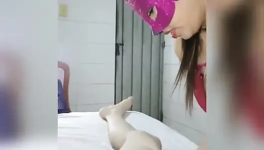 New York Abd'li 22 yaşındaki esmer büyük sarkık memeler üvey erkek kardeşinin büyük yarağını sikiyor