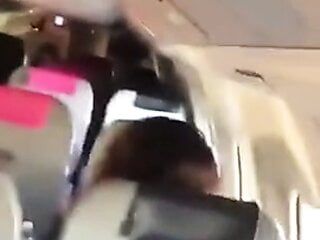 Quand tu voles en cours de baise - surprise en train de baiser dans l'avion