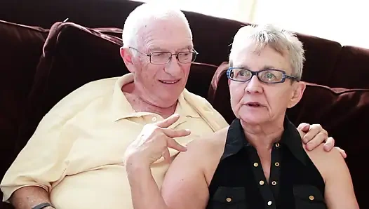 Nenek terangsang menginginkan kontol muda yang baik dalam 3some dengan suami lamanya