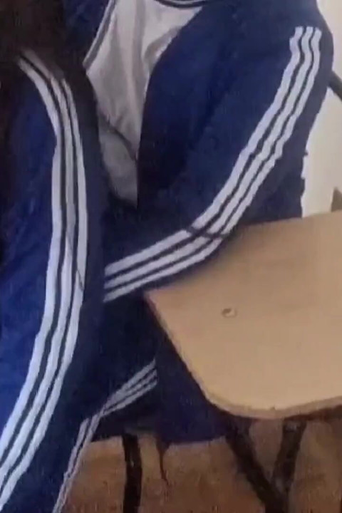 Öğrenci matematik dersinden sonra onu sikmemi söyledi, ev ödevi için bana götünü veriyor