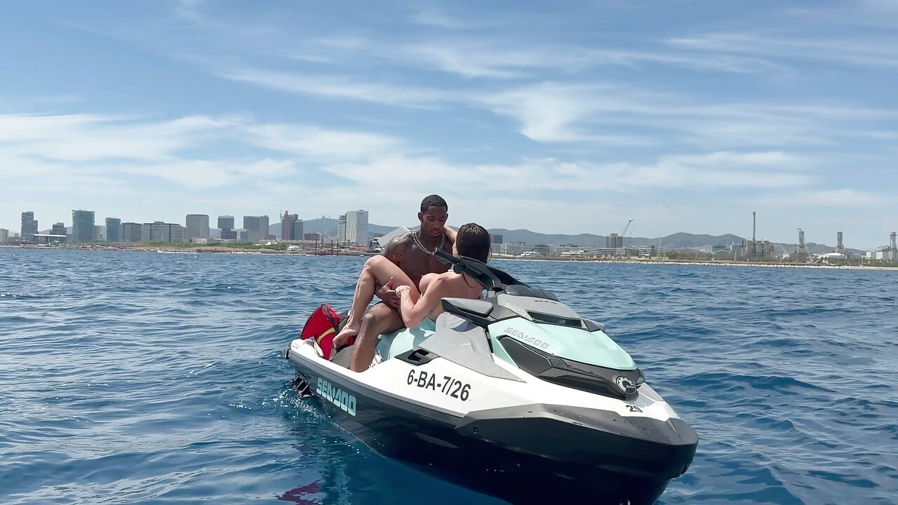 Ejaculând tare pe un jet ski - Luiza Marcato și Jesus Reyes