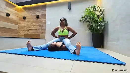 Chest Sitting - Strong Legs and Muscles Lebian Fight Girls