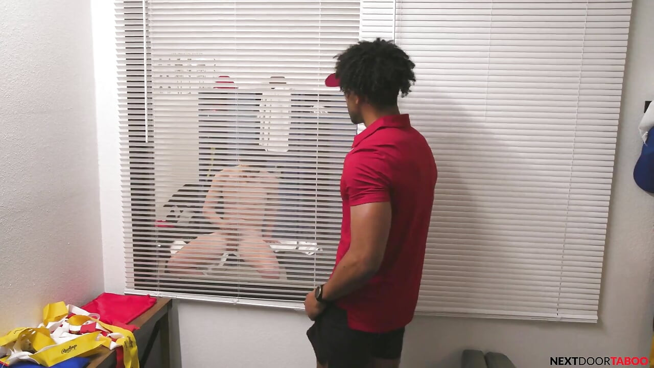 Nextdoortaboo - koledž hunk uhvaćen kako drka od strane bbc trenera i railed