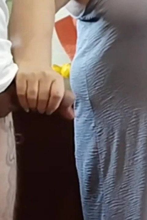 desfrutando masturbando meu pau de uma puta gorda