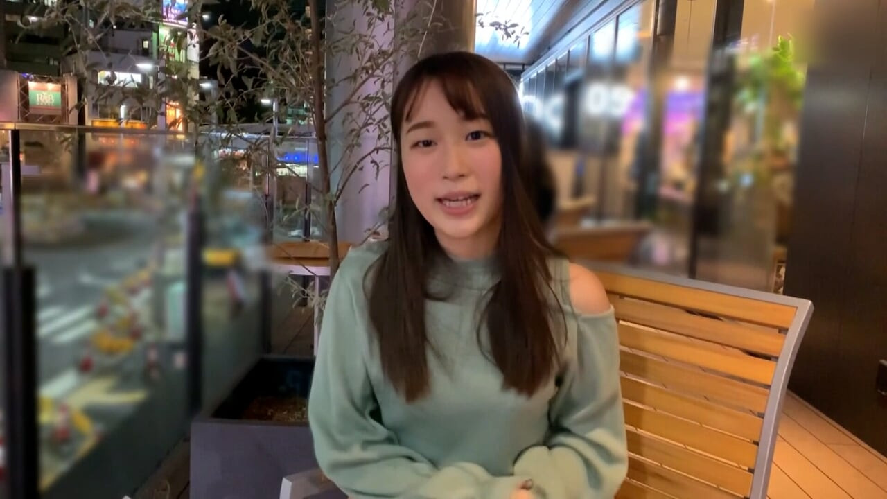 A053G05 An innocent girl with an innocent tongue-in-cheek way of speaking is greedy for eroticism! Frenzied gonzo SEX where you expose yourself at a love hotel and with individual shots!